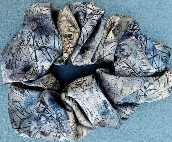 Anda Abstract Silk Hair Scrunchie "Skating"