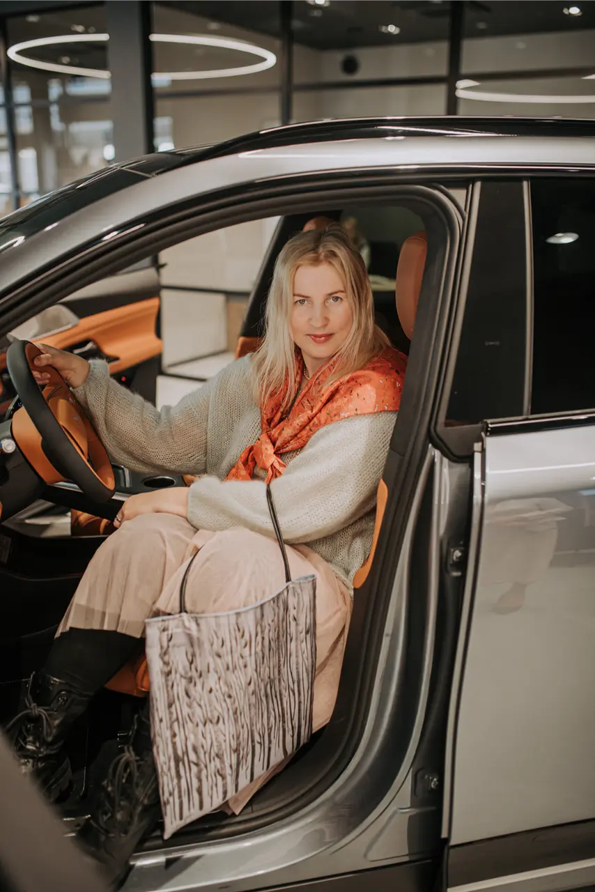 Forest Stories - Exclusive Silk Bag with Leather Cord 35x35 cm - Image 5